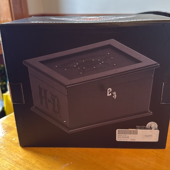 Harley Davidson Jewelry Box.  New in box.
Absolutely  gorgeous!! - Picture 16 of 16
